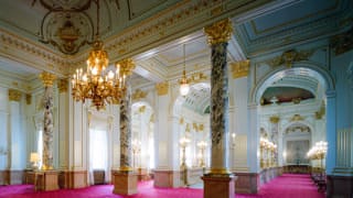 A photo of the great hall on the second floor. Large marble pillars with beautiful purple patterns can be seen.