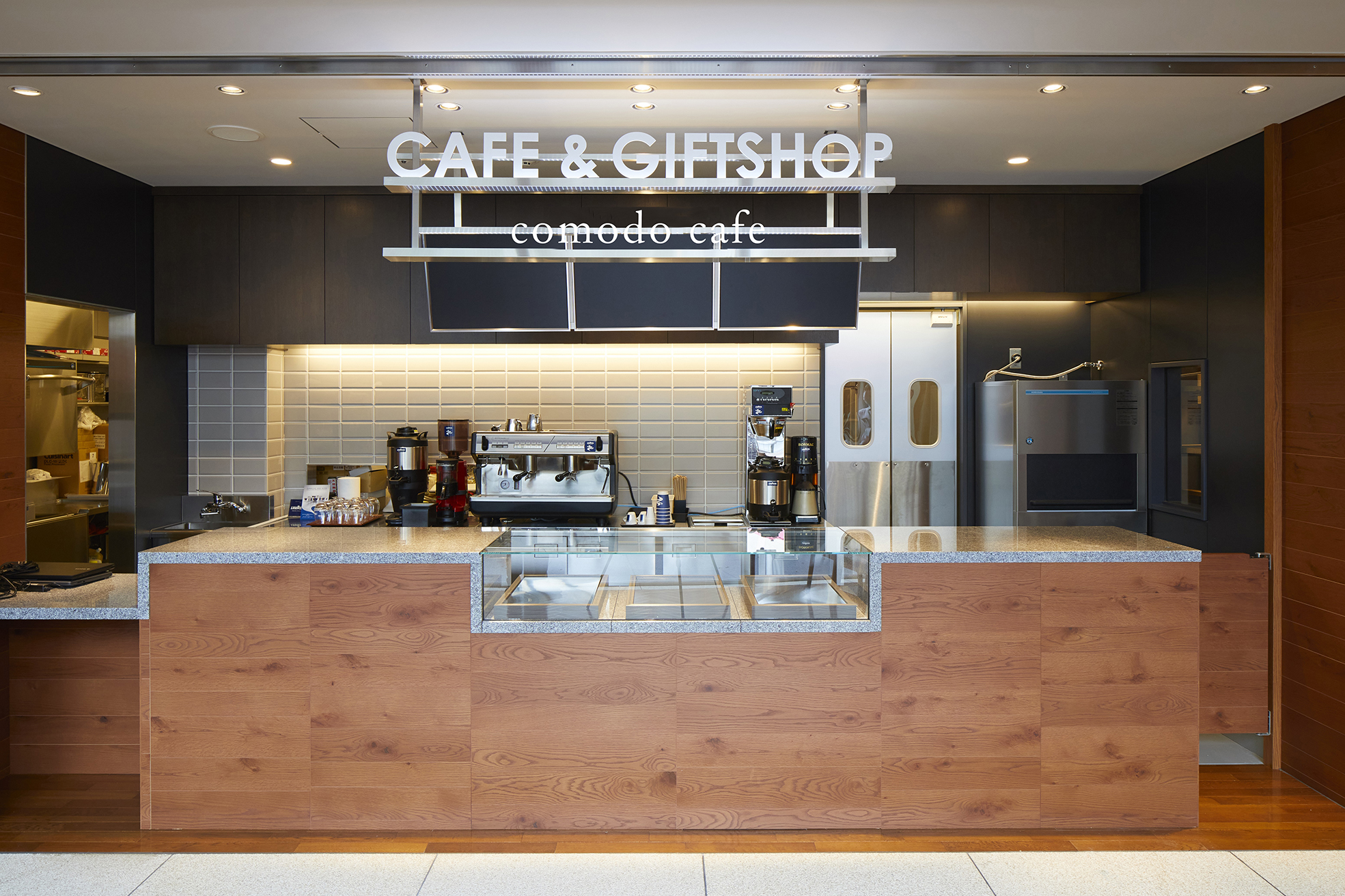 A photo of the café counter. A sign reads ’Café & Giftshop: Cave D’Occi.’