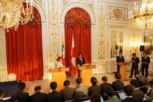 The Press Conference by H.E. Ms. Aung San Suu Kyi, State Counsellor of Republic of the Union of Myanmar and the Prime Minister Abe in Hagoromo no Ma