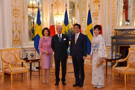 A photograph of .T.M.the King Carl XVI Gustaf,the Queen Silvia of the Kingdam of Sweden,the Prime Minister Abe and Mrs.Abe in Sairan no Ma
