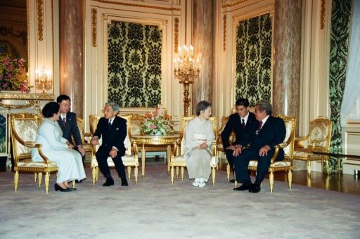 President Megawati and Mr. Taufiq Kiemas speak with by the Emperor and Empress Michiko during the farewell session in Asahi no Ma