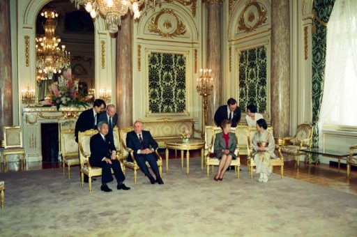 President Gorbachev and Mrs. Gorbachev speak with Emperor Showa and Empress during the farewell session in Asahi no Ma