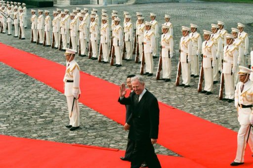 President Santer waves his hand to welcoming members, as he walks on the red carpet during the welcome ceremony in the front garden