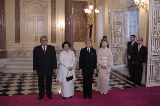 President Megawati and Emperor with their spouses pose in a memorial photo opportunity at the entrance hall