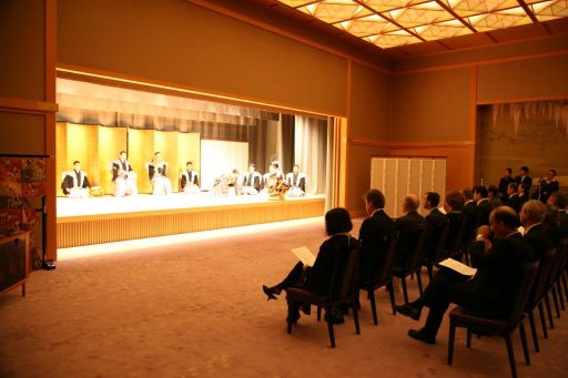 His Majesty the King Juan Carlos I of the Kingdom of Spain and Her Majesty the Queen Sofia of the Kingdom of Spain apreciating the Noh theater performance in Fuji no Ma.