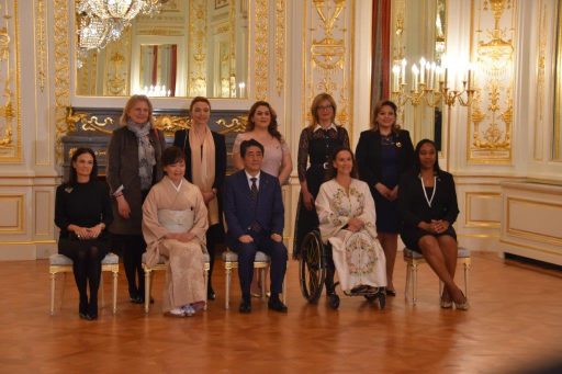 Prime Minister and Mrs. Shinzo Abe, together with a Vice President and Foreign Ministers participating in the  5th WAW! Meeting, pose during a memorial photo session in Sairan no Ma.