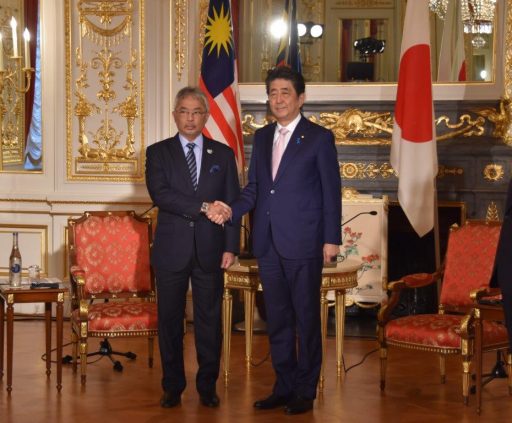 Prime Minister Abe meets with H.M. Al-Sultan ABDULLAH Ri’ayatuddin Al-Mustafa Billah Shah Ibni Sultan Haji Ahmad Shah Al-Musta’in Billah, The Yang di-Pertuan Agong XVI of Malaysia.