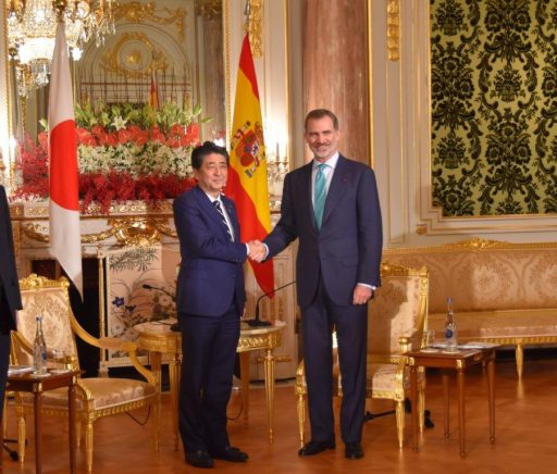 Prime Minister Abe meets with H.M. King FELIPE VI, King of Spain.