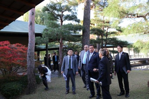 Speaker strolled around the garden