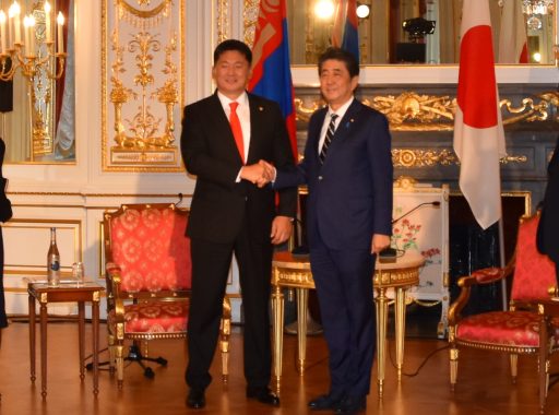 Prime Minister Abe meets with H.E. Mr. Ukhnaa KHURELSUKH, Prime Minister of Mongolia.