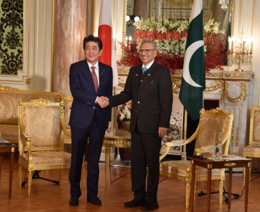 Prime Minister Abe meets with Dr. Arif ALVI, President of the Islamic Republic of Pakistan.