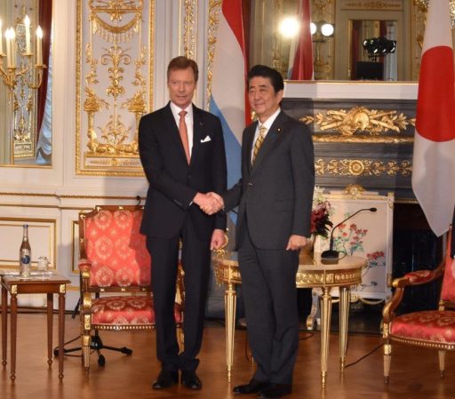 Prime Minister Abe meets with H.R.H. Grand Duke HENRI of Luxembourg.