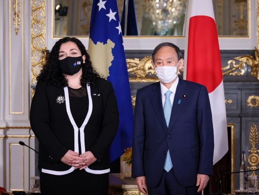 Commemorative photography of Prime Minister SUGA Yoshihide and H.E. Dr. Vjosa Osmani-Sadriu, President of the Republic of Kosovo before meeting in Sairan-no-ma.