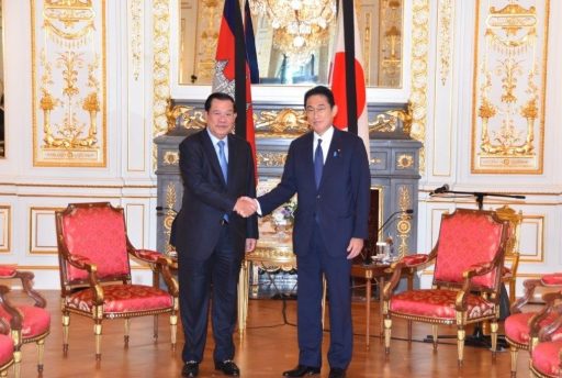 カンボジア王国 フン・セン首相との会談前の様子。