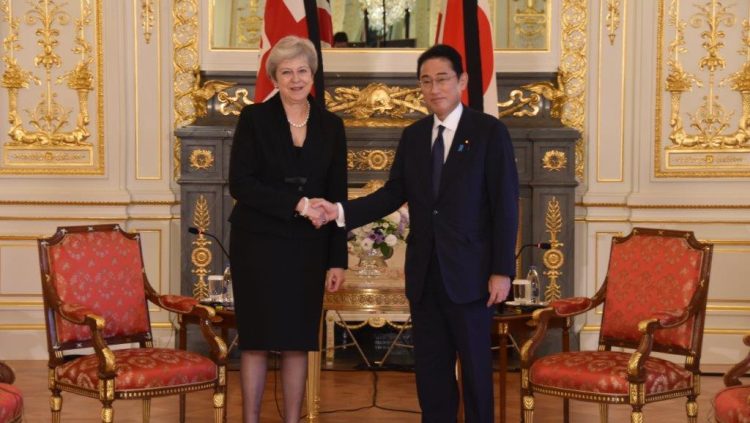 英国 テリーザ・メイ元首相との会談前の様子。