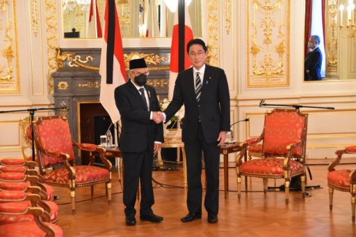 Prime Minister Kishida meets with H.E. Mr. KH. Ma'ruf Amin, Vice President of the Republic of Indonesia.