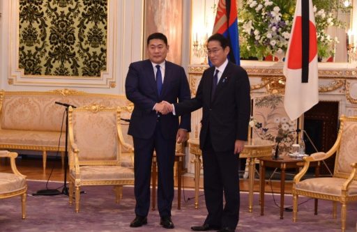 Prime Minister Kishida meets with H.E. Mr. Luvsannamsrai Oyun-Erdene, Prime Minister of Mongolia.