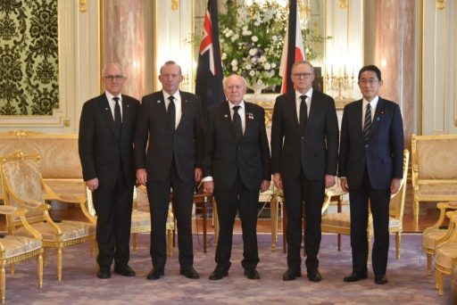 オーストラリア連邦 アンソニー・アルバニージー首相、ジョン・ハワード元首相、トニー・アボット元首相、マルコム・ターンブル元首相との会談前の様子。