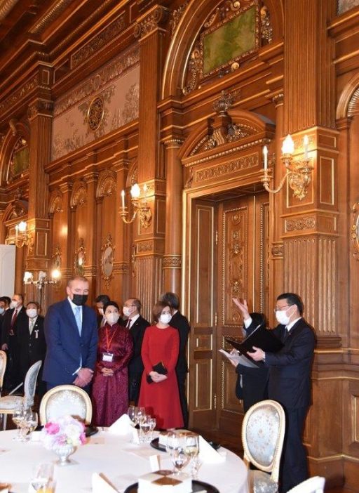 Photo of H.E. Dr. Gudni Thorlacius Johannesson, President of the Republic of Iceland　and H.E. Ms.Maia Sandu, President of the Republic of Moldova.