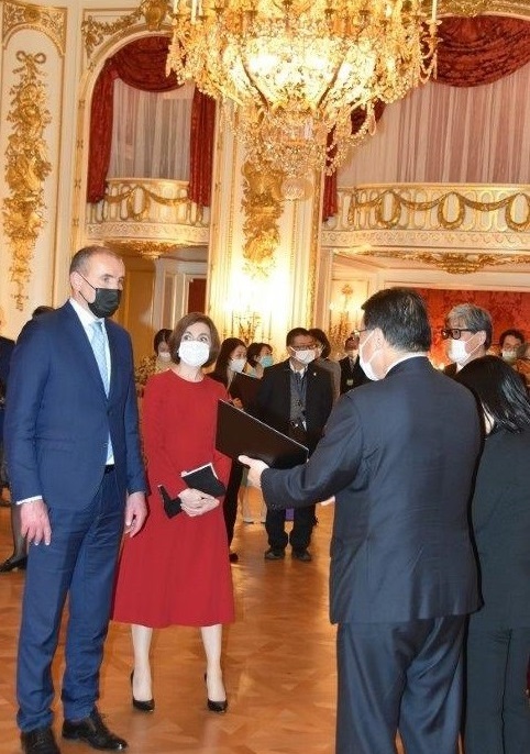 Photo of H.E. Dr. Gudni Thorlacius Johannesson, President of the Republic of Iceland　and H.E. Ms.Maia Sandu, President of the Republic of Moldova.