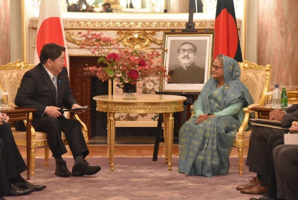 朝日の間において行われた、林外務大臣とハシナ首相の会談の写真。