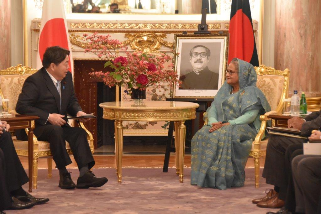 朝日の間において行われた、林外務大臣とハシナ首相の会談の写真