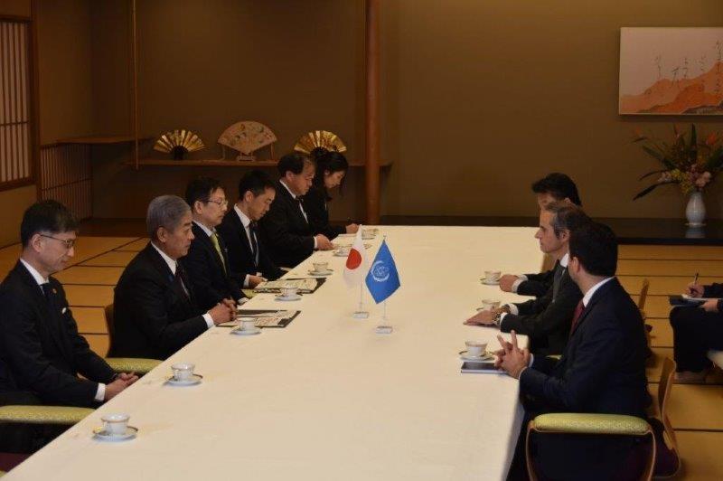 和風別館主和室で行われた岩屋外務大臣とグロッシー事務局長の会談の様子。